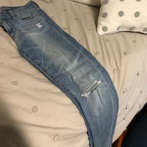America Eagle High Waisted Ripped Jeans- 6 long